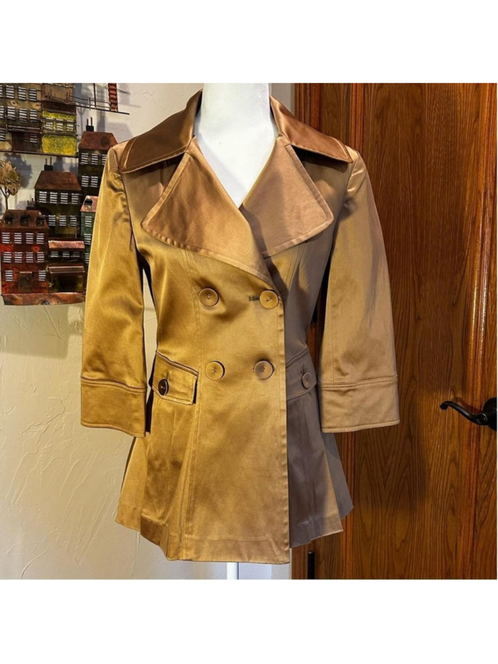 Georgiou Studio Vintage Double-Breasted Women's Coat
Elegant Y2K satin gold/ta